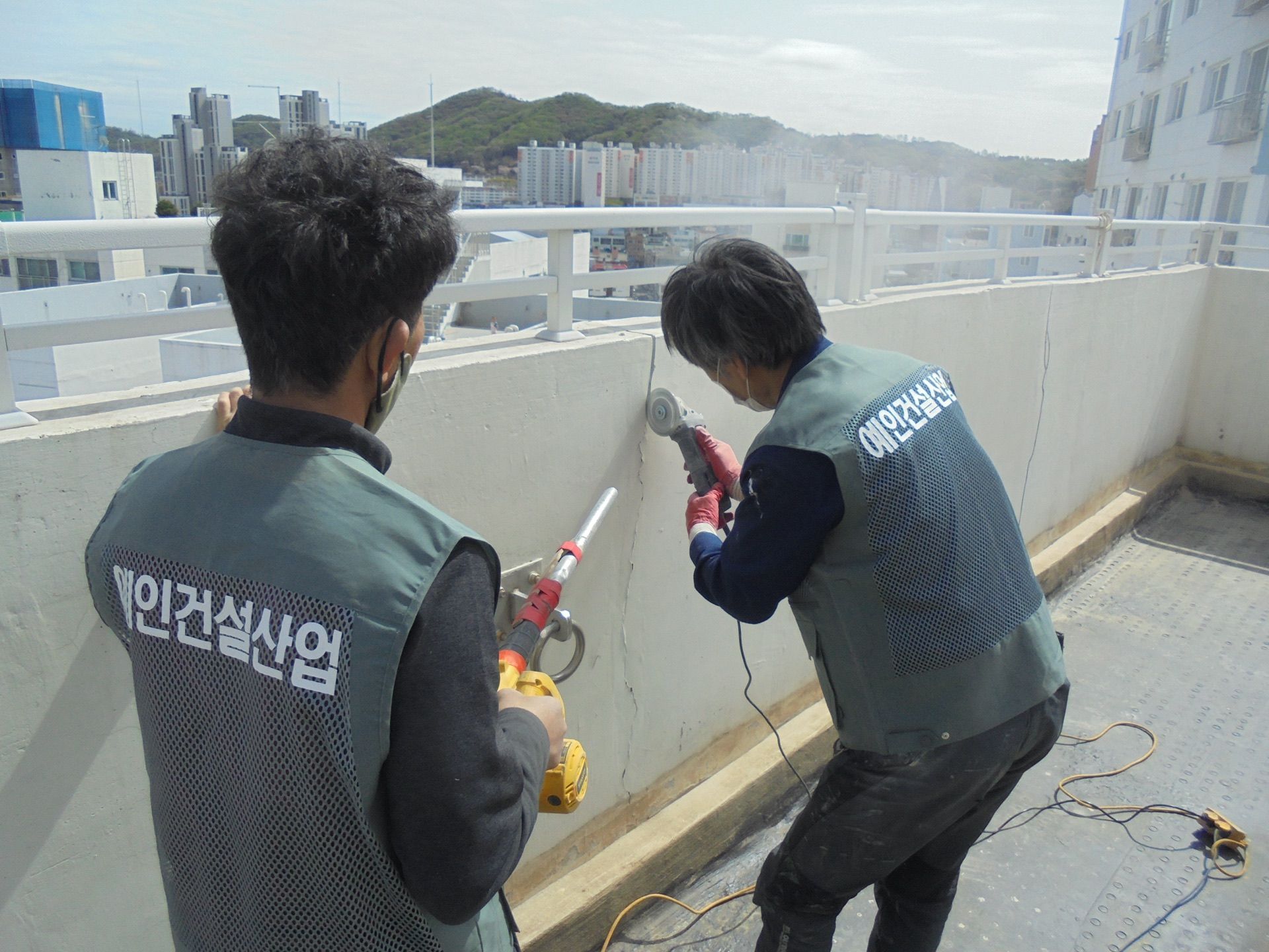 균열 보수 시공